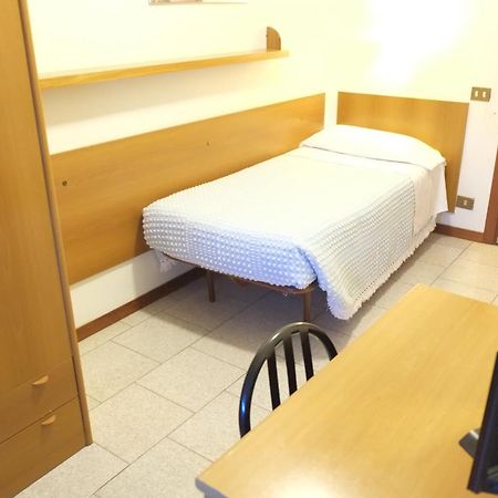 Albergo Italia Di Nardi Renzo & C Snc Поджибонси Номер фото