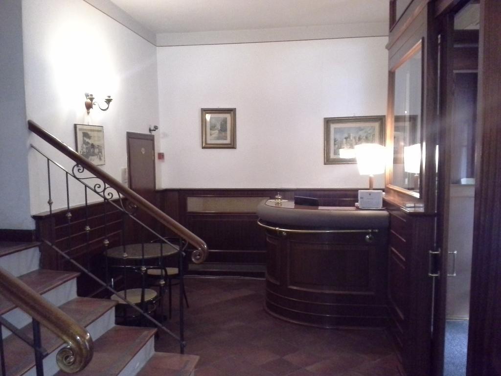 Albergo Italia Di Nardi Renzo & C Snc Поджибонси Экстерьер фото