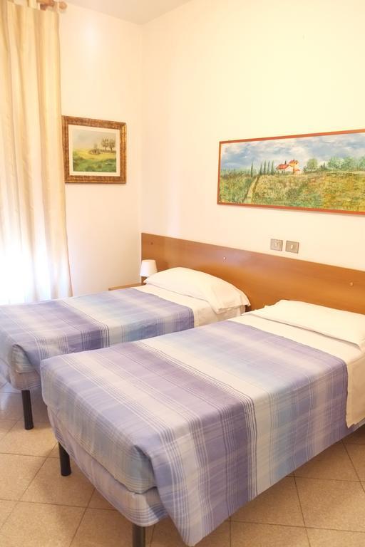Albergo Italia Di Nardi Renzo & C Snc Поджибонси Номер фото