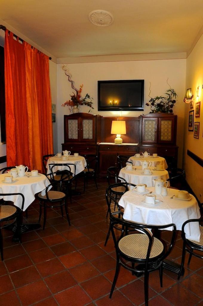 Albergo Italia Di Nardi Renzo & C Snc Поджибонси Экстерьер фото